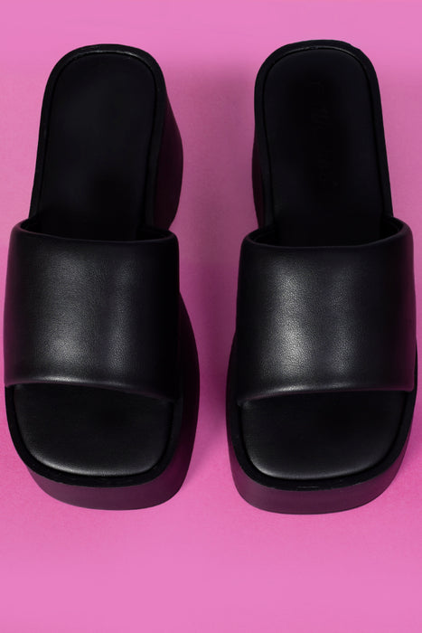 Past Due Perfect Platform Sandals -  Black