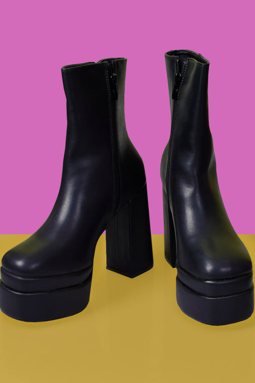 Platform Boots and Booties, Dr. Martens Online | Echo Club House ...